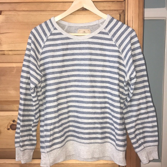 Rosé Pistol sweater size M EUC - Picture 2 of 4